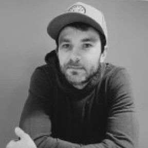 Testimonial from Steve Garner on project success Photo of Steve Garner from Replacebase sharing his experience working with EvinceDev on cellphone replacement spare parts platform